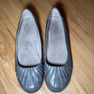 Life Stride Simply Comfort Women’s Flat Slip On 